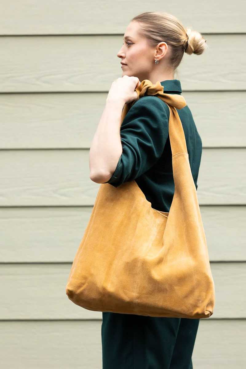 KNOT TOTE SUEDE LIGHT TAN