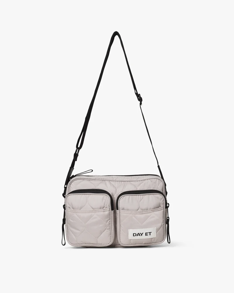Medium Petal Quilted Crossbody Axelremsväska