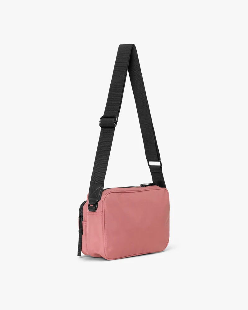 Medium Nylon Crossbody Axelremsväska