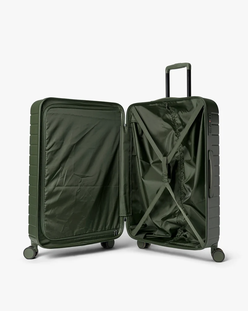 Large 28" Tonal Logo Check-In Resväska