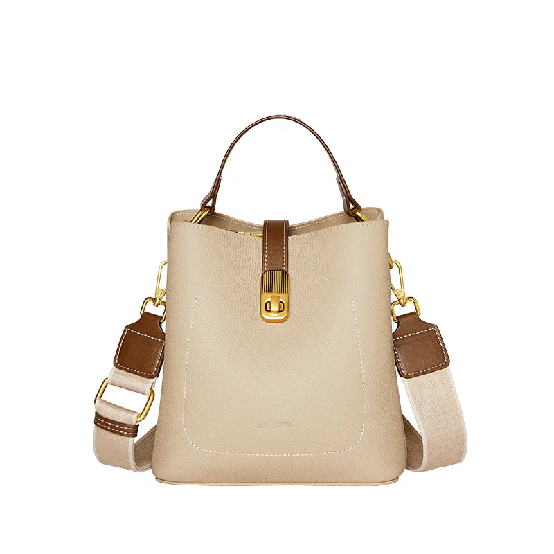 Elegant Multi-Seasonal Shoulder Bag