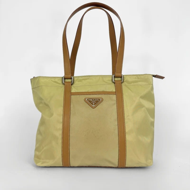 Prada Kamelväska