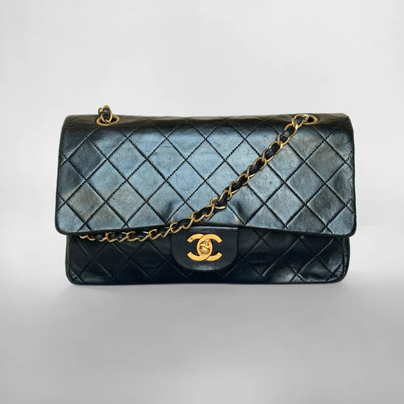 Chanel Classic Flap Bag Medium Lammskinn Läder