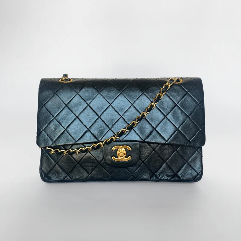 Chanel Classic Flap Bag Medium Lammskinn Läder