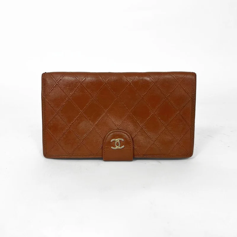 Chanel Lång plånbok i quiltat lammskinn med dubbelvikt
