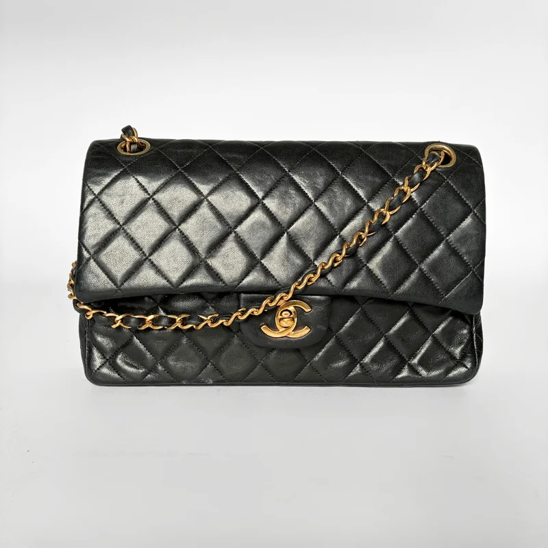 Chanel Classic Flap Bag Medium Lammskinn Läder