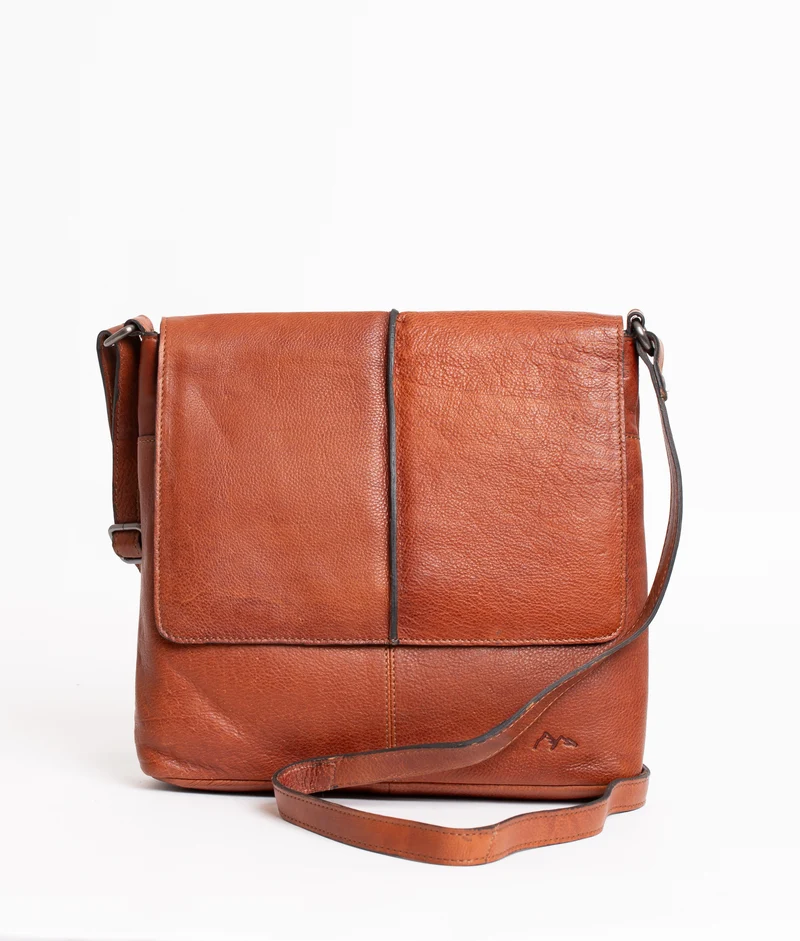 BHC Tiramisu Split Flapbag Cognac