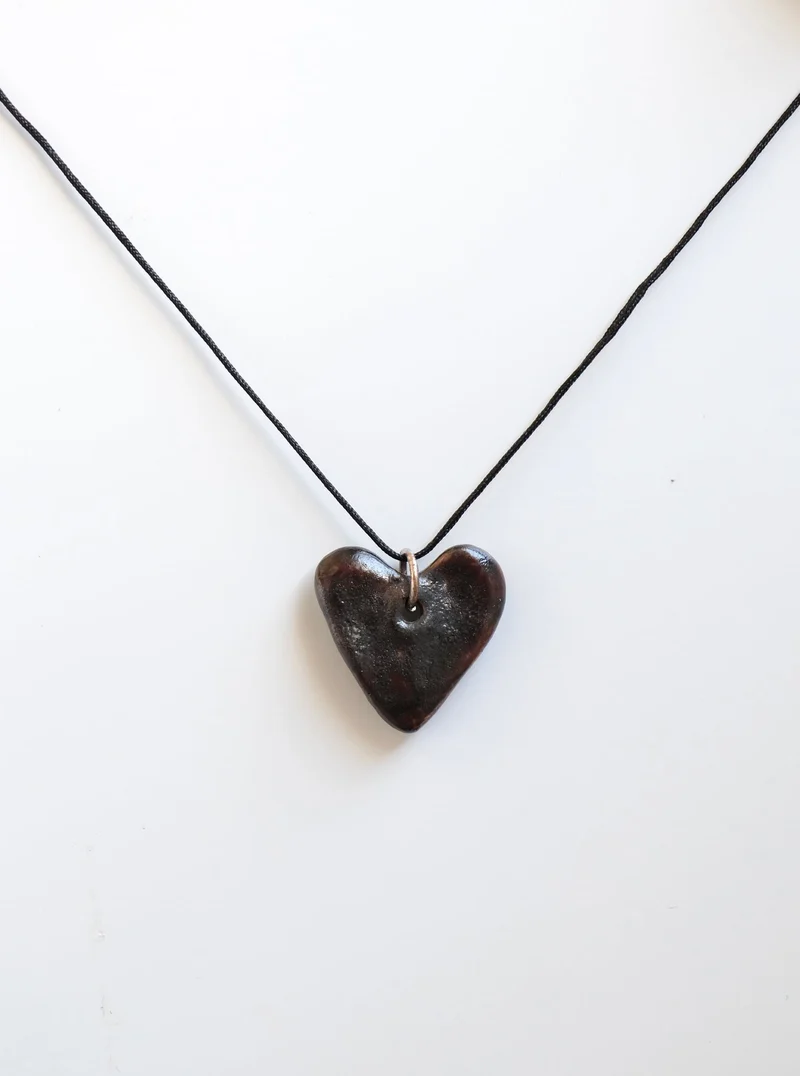 Metallisk Hjärta Keramik Halsband