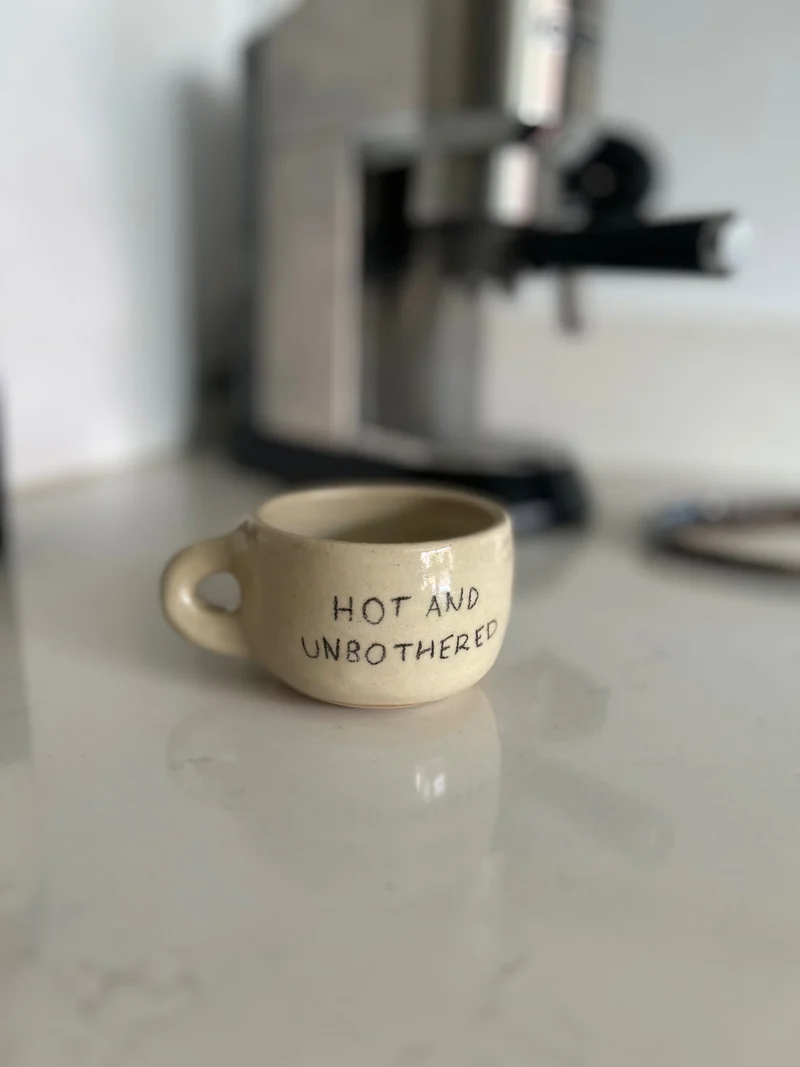 Kaffekopp "HOT & UNBOTHERED"
