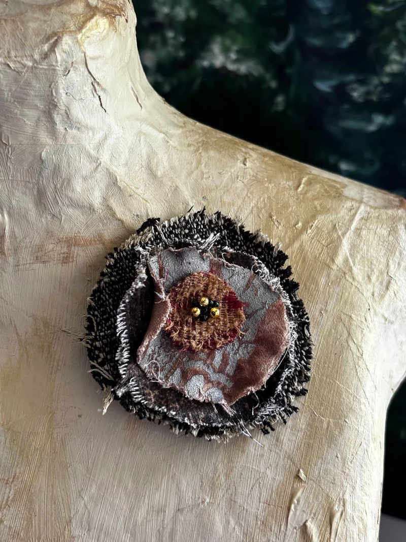 Handgjord Textilkonst Brosch - Wearable Art
