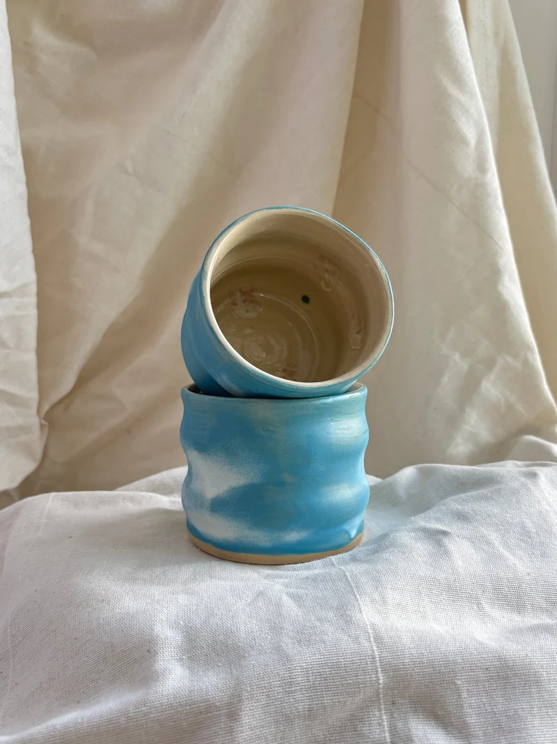 Bubblig moln och Rosa prick stengodsmugg (Frakt ingår)