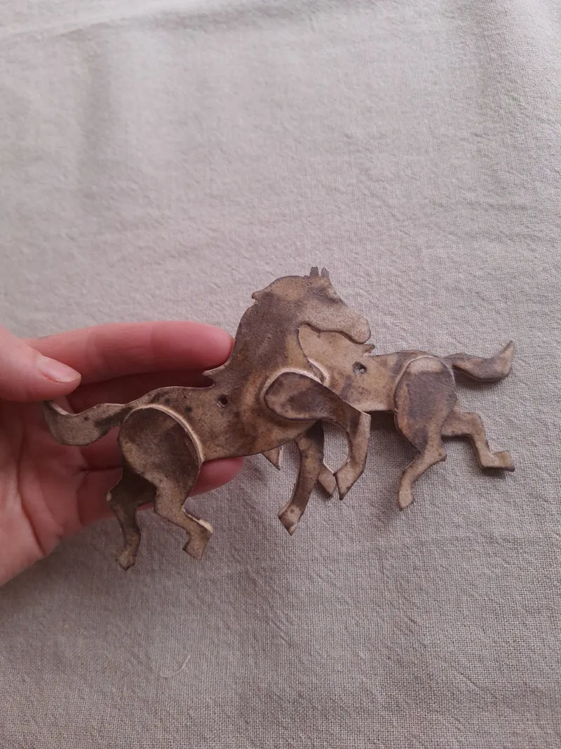 Vild Keramikhäst Skulptur