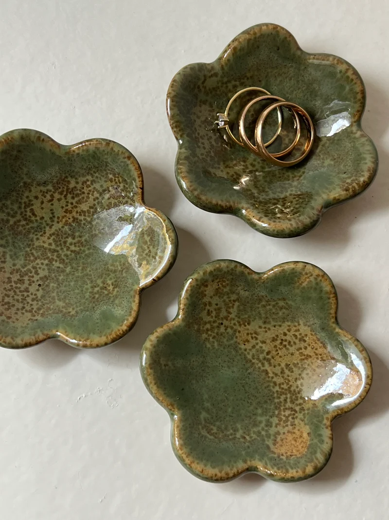 Grön Petal Fat, handgjord Keramik
