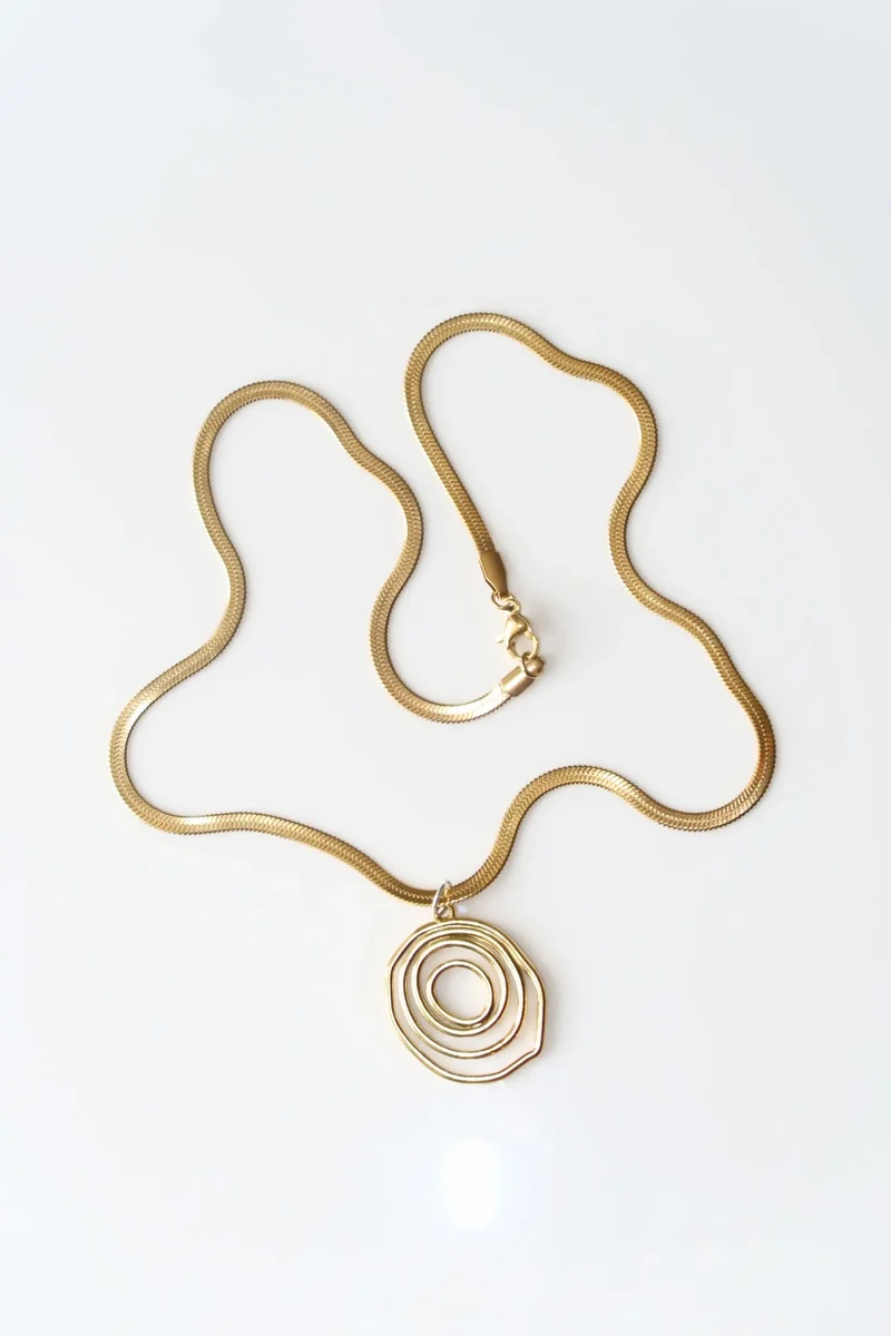 ZINNIA - Guld Swirl Halsband