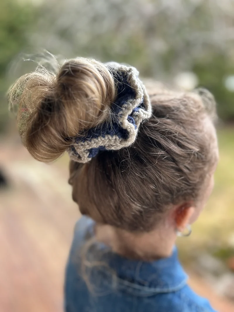 ”Classic” virkad scrunchie - olika färger