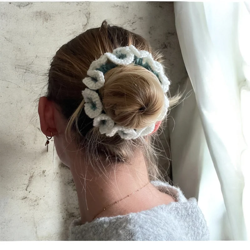 Vit och Blå Scrunchie