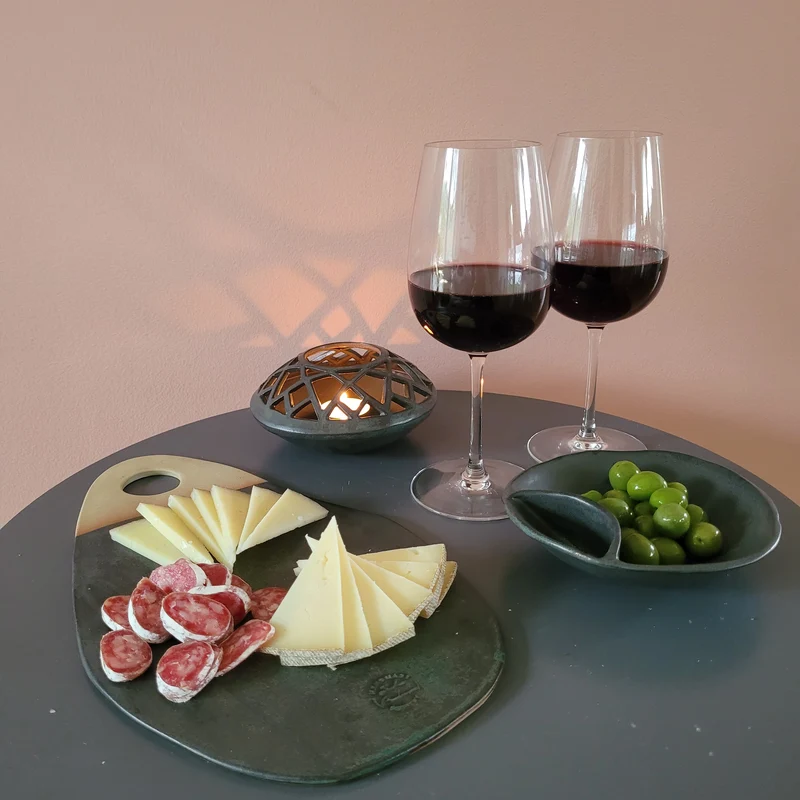 Handgjord serveringsset - Skål och bräda - Svart