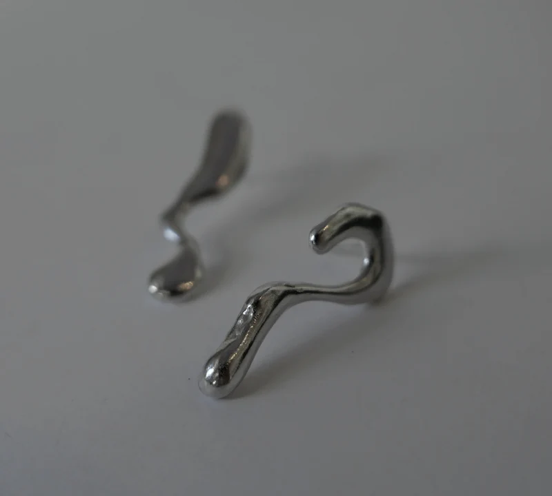 Do You Dream Of Me Örhängen (NHS XRAY SILVER)