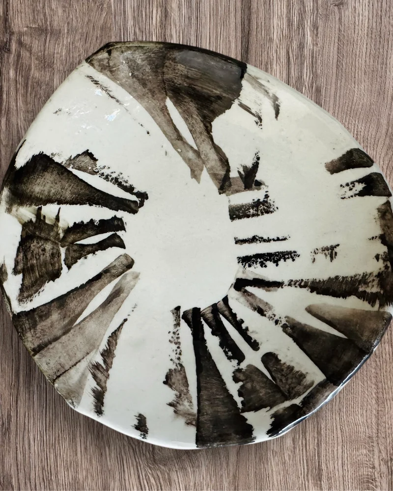 "Monochrome Muse", Liten Keramiktallrik