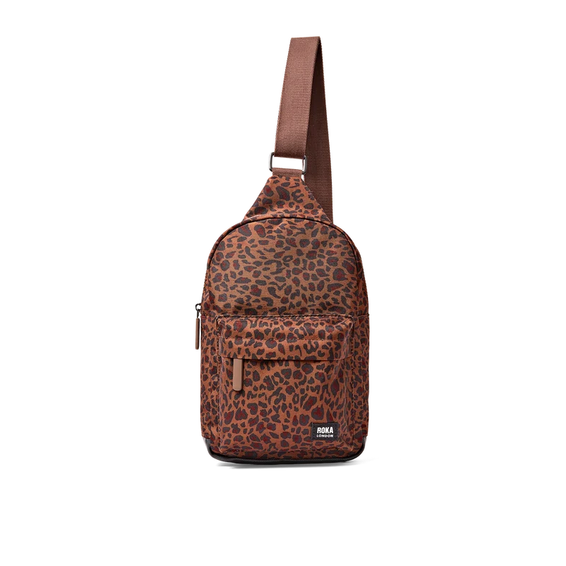 ROKA Willesden B Mini Leopard Stor Återvunnen Canvasväska