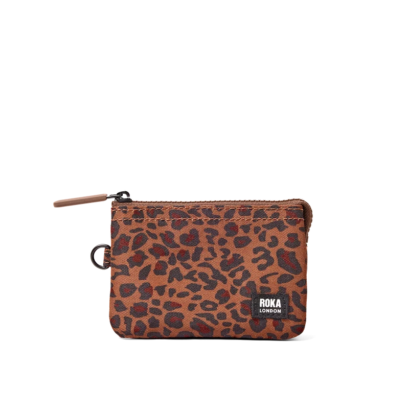 ROKA Carnaby Mini Leopardfärgad liten väska i återvunnen canvas