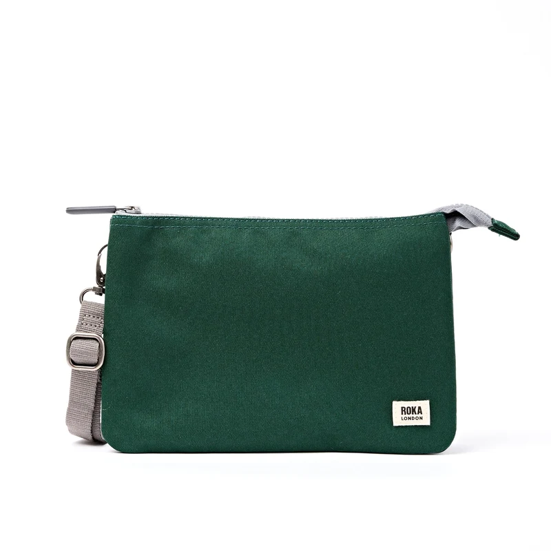 ROKA Carnaby Crossbody XL skogsväska i återvunnen canvas