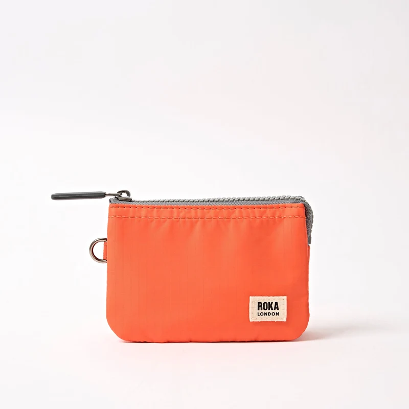 ROKA Carnaby Liten väska i återvunnen nylon med ripstop-mönster från Tangerine