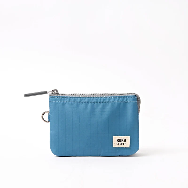 ROKA Carnaby Liten retro blå väska i återvunnen nylon med ripstop-teknik