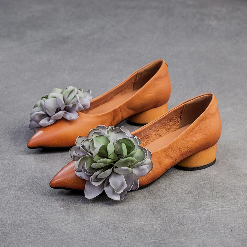 Women Retro Casual Flower Leather Low Block Pumps