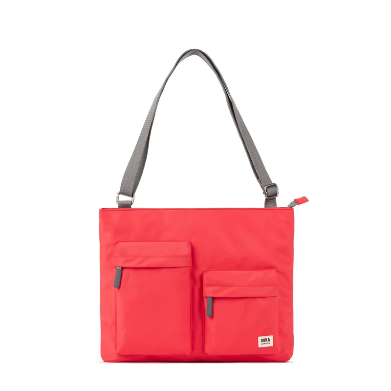 ROKA Moorgate M Medium Återvunnen Nylonväska - Poppy