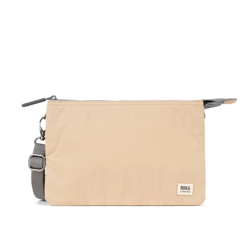 ROKA Carnaby Crossbody XL Biscotti Taslon-väska