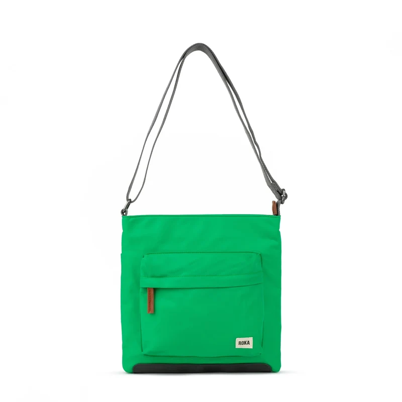 ROKA Kennington B Green Apple Medium återvunnen nylonväska