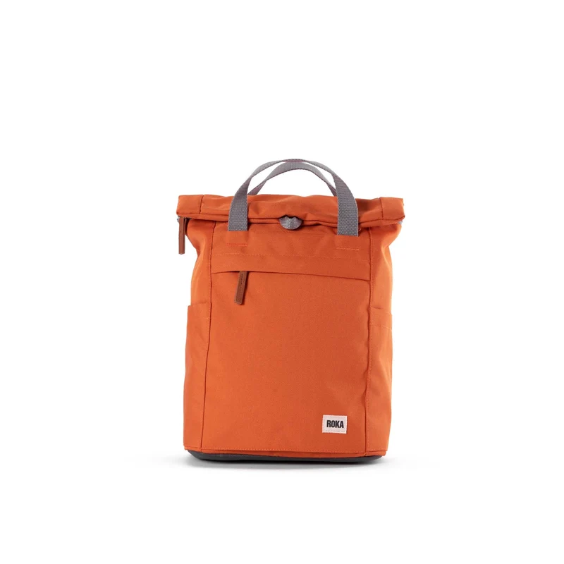 ROKA Finchley En liten orange Atomic-väska i återvunnen canvas