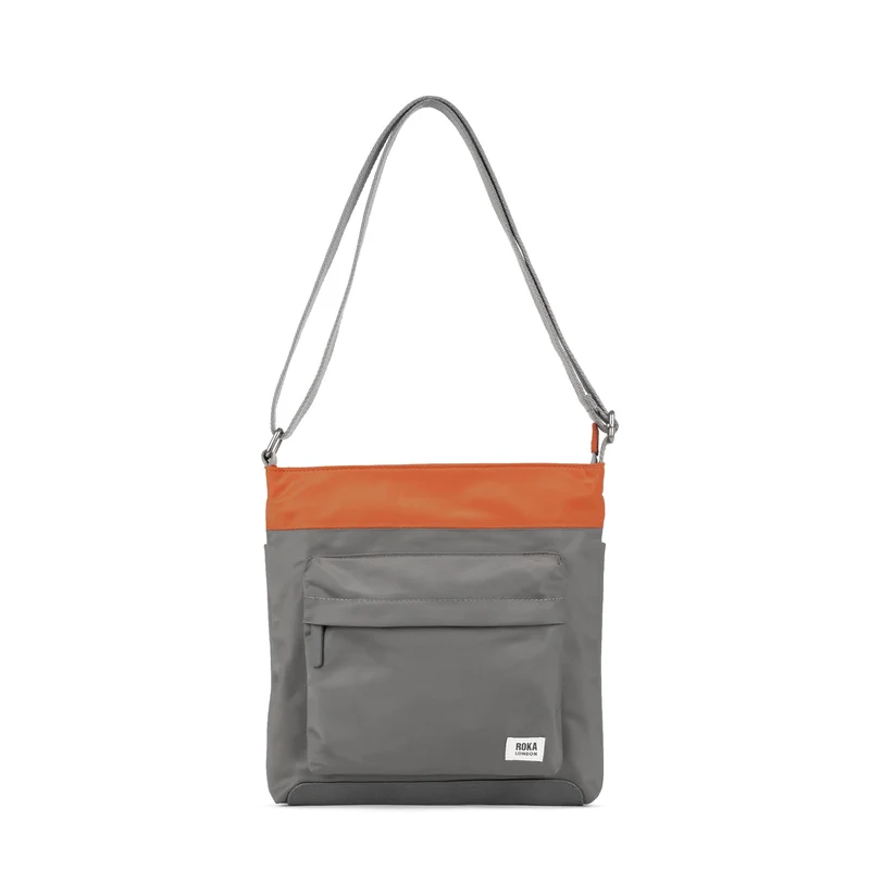 ROKA Kreativt avfall Kennington B Grafit / Bränd Orange Medium Återvunnen Nylonväska